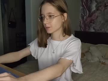 webcam girl lowress image #8982708