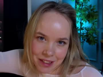 webcam girl milly_shy image #8735004