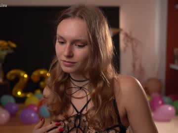 webcam girl chillwithkira image #3527428