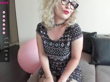 webcam girl emilymilf__ image #4902860