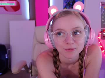 webcam girl emmasky69 image #4950243