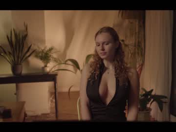 webcam girl chillwithkira image #1453133