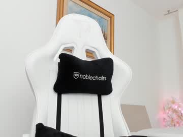 webcam girl christine0990__ image #7079343