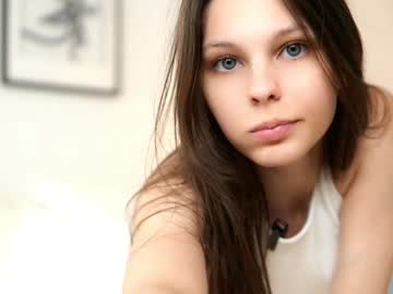 webcam girl peek_in_my_window image #7504194