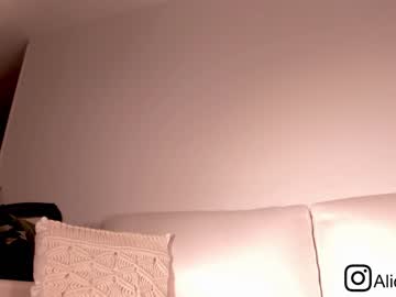 webcam girl alicia_uwu image #2280277