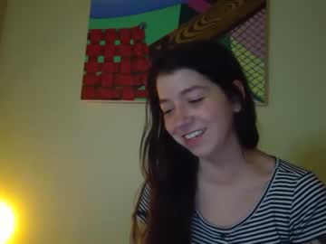 webcam girl babyrae1010 image #2418310
