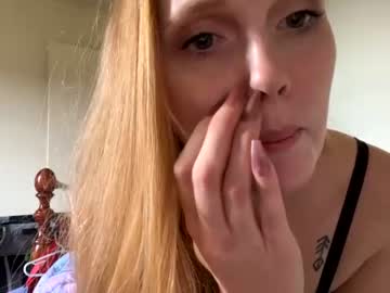 webcam girl holliann0323 image #3914192