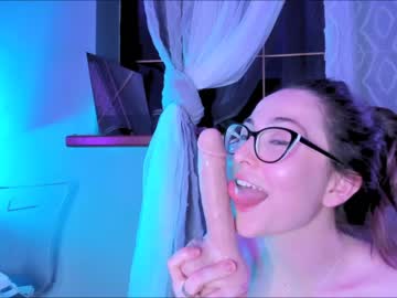 webcam girl littlee33 image #4514870
