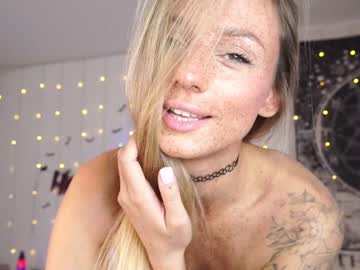 webcam girl artease image #5557339