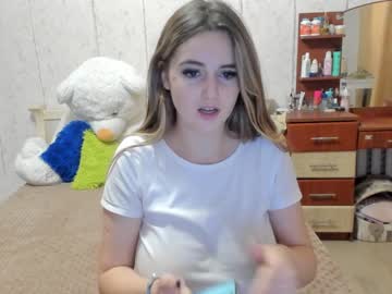 webcam girl emmika_ image #2776562