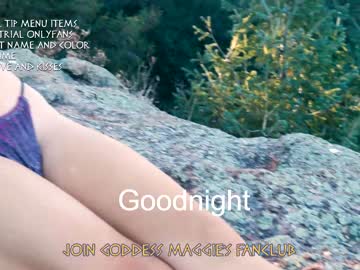 webcam girl maggielovieee image #3086399
