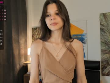 webcam girl peek_in_my_window image #5798499