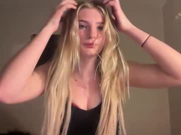 webcam girl hollyluvv image #8979042