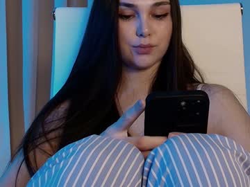 webcam girl hollyextra image #9440002
