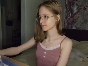 webcam girl lowress image #8990230