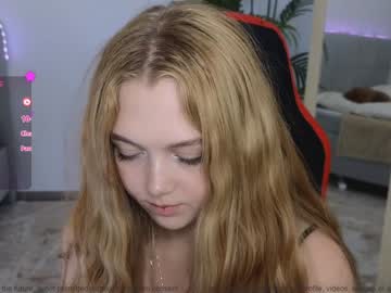 webcam girl small_blondee image #8032363