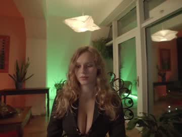 webcam girl chillwithkira image #857527