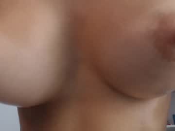 webcam girl eat_mee_out image #3079121