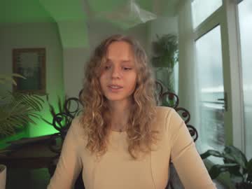 webcam girl chillwithkira image #739570