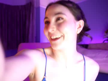 webcam girl littlee33 image #8170144