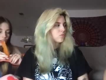 webcam couple snowxbunny1228 image #7697498