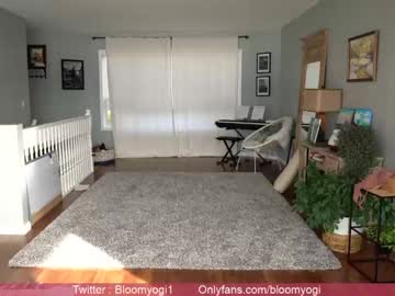 webcam girl bloomyogi image #1130650