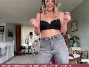 webcam girl bloomyogi image #1920307