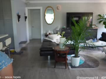 webcam girl bloomyogi image #7583980