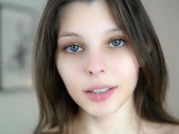 webcam girl peek_in_my_window image #7697462