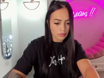 webcam girl ashlyeroberts1 image #2378427