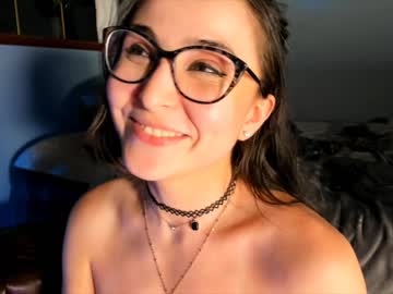 webcam girl littlee33 image #2272857