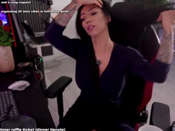 webcam girl evelyne92 image #9442663