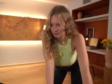 webcam girl chillwithkira image #2881529
