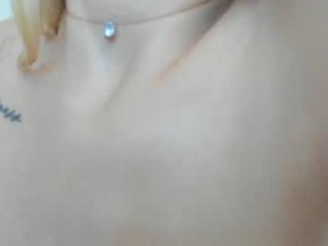 webcam girl christine0990__ image #5556229