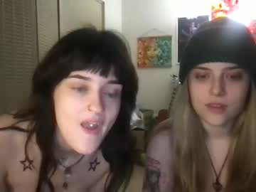 webcam couple snowxbunny1228 image #6021719