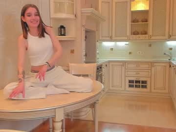 webcam girl harrieteasley image #7981485