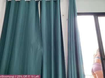 webcam girl bloomyogi image #3662042