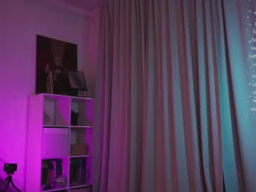 webcam girl holliwould_ image #7371232