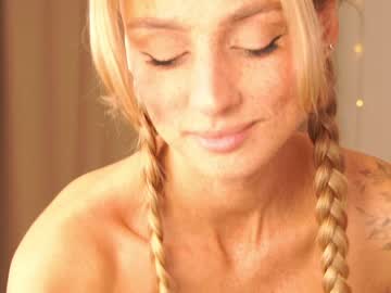 webcam girl artease image #8156704