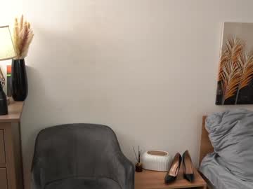 webcam girl refined_style image #7590148