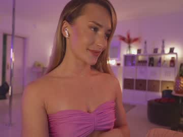 webcam girl hannahjames710 image #4668304