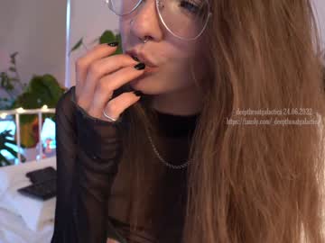 webcam girl _deepthroatgalactica image #2069393