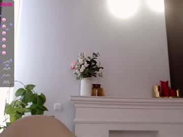 webcam girl small_blondee image #1824404