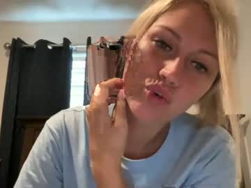 webcam girl smexxii93 image #4290375