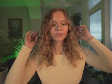 webcam girl chillwithkira image #740043