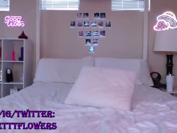 webcam girl violetttflowers image #2035032
