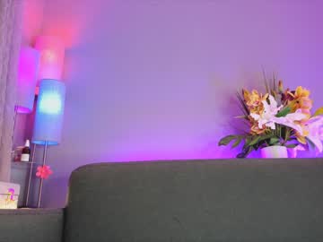 webcam girl littlee33 image #7028400