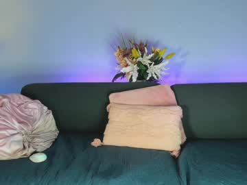 webcam girl littlee33 image #7783379