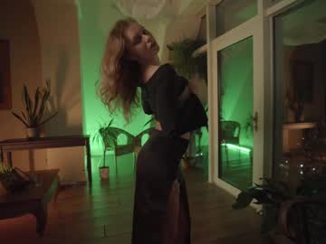 webcam girl chillwithkira image #843523