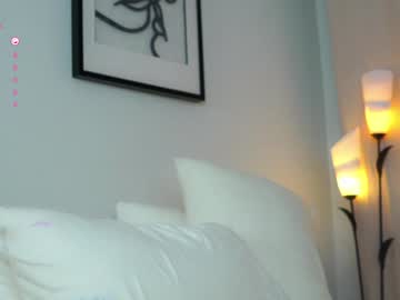 webcam girl peek_in_my_window image #7986005